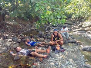 Runners cooling off on a creek at +/- Km32. (Photo by Ira M. Bermudo)
